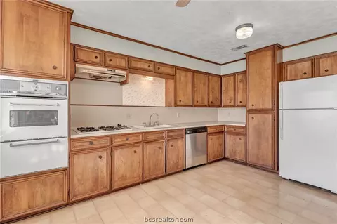 1708 Luza St, Bryan, TX 77802 photo 6