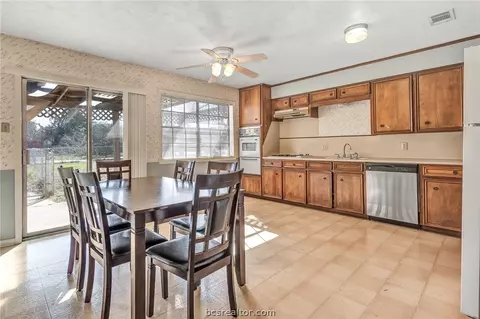1708 Luza St, Bryan, TX 77802 photo 4