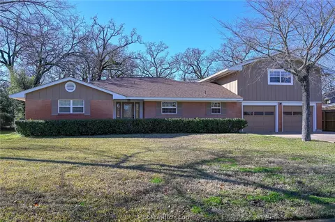 2302 Burton Dr, Bryan, TX 77802 photo 1