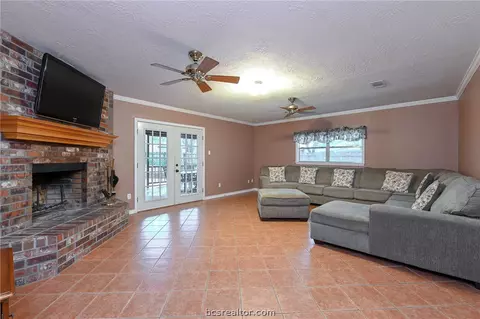 2302 Burton Dr, Bryan, TX 77802 photo 8