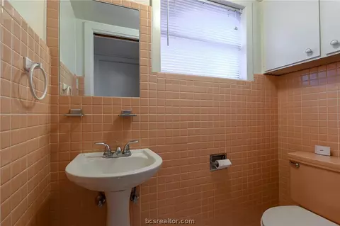 2302 Burton Dr, Bryan, TX 77802 photo 11