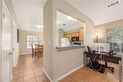 1601-1603 Enloe Ct, Bryan, TX 77802 photo 4