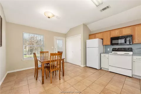 1601-1603 Enloe Ct, Bryan, TX 77802 photo 5