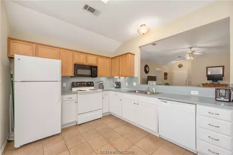 1601-1603 Enloe Ct, Bryan, TX 77802 photo 6
