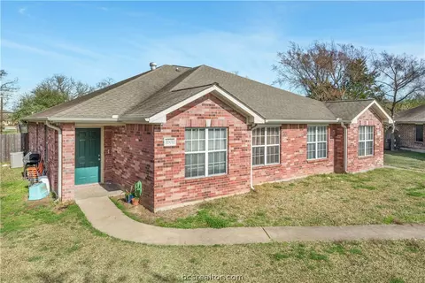 1601-1603 Enloe Ct, Bryan, TX 77802 photo 2
