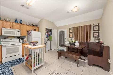 1601-1603 Enloe Ct, Bryan, TX 77802 photo 14