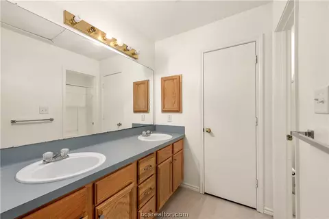 1601-1603 Enloe Ct, Bryan, TX 77802 photo 9