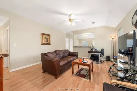 1601-1603 Enloe Ct, Bryan, TX 77802 photo 3