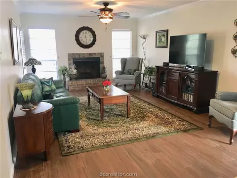 2815 Oakside Dr, Bryan, TX 77802 photo 3