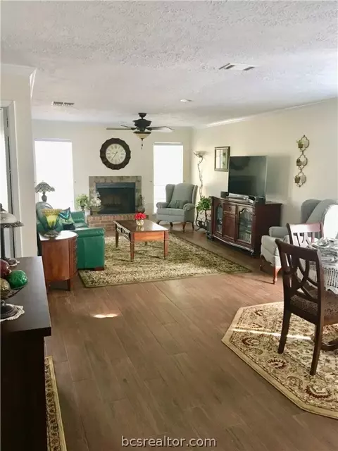 2815 Oakside Dr, Bryan, TX 77802 photo 4