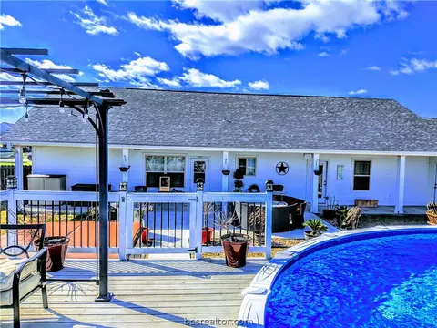 228 Apache Dr, Franklin, TX 77856 photo 28
