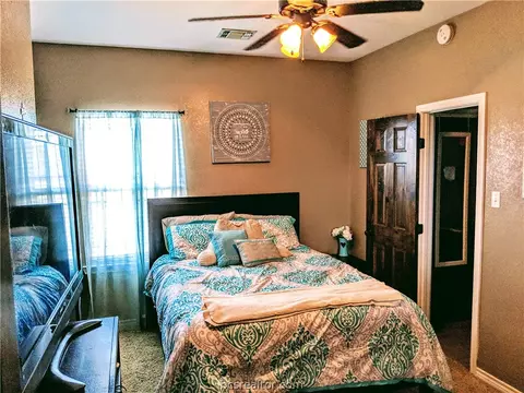 228 Apache Dr, Franklin, TX 77856 photo 16