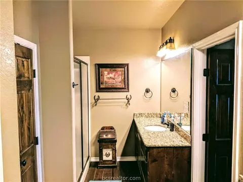 228 Apache Dr, Franklin, TX 77856 photo 13