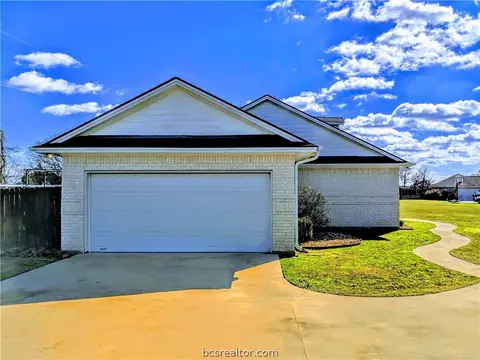 228 Apache Dr, Franklin, TX 77856 photo 30