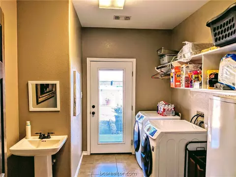 228 Apache Dr, Franklin, TX 77856 photo 15