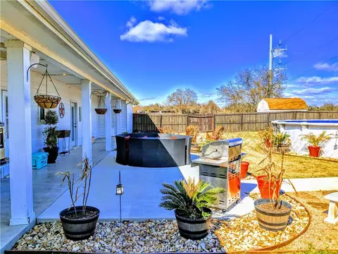 228 Apache Dr, Franklin, TX 77856 photo 21