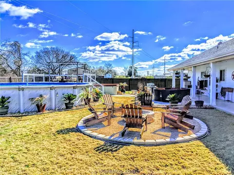 228 Apache Dr, Franklin, TX 77856 photo 23