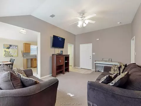 1613 Una, Bryan, TX 77803 photo 2
