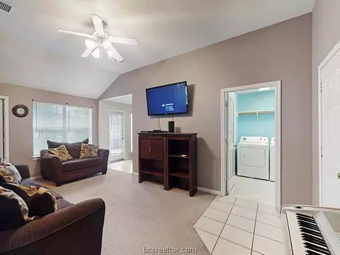 1613 Una, Bryan, TX 77803 photo 3