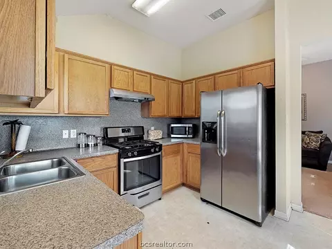 1613 Una, Bryan, TX 77803 photo 9