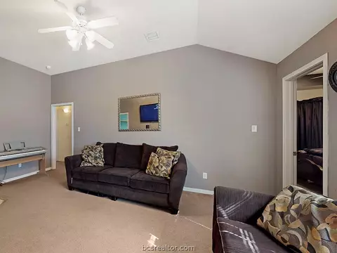 1613 Una, Bryan, TX 77803 photo 4