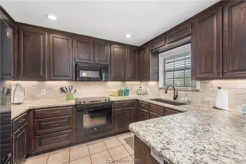 314 Greenleaf Ln, Bryan, TX 77808 photo 7