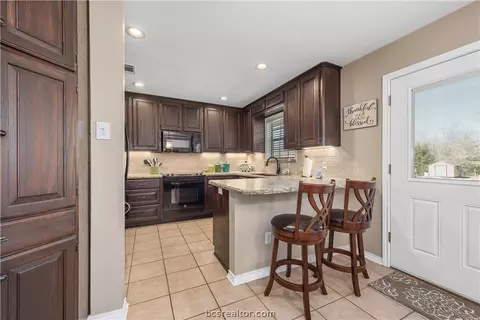 314 Greenleaf Ln, Bryan, TX 77808 photo 6