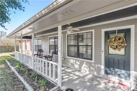 314 Greenleaf Ln, Bryan, TX 77808 photo 3