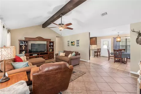 314 Greenleaf Ln, Bryan, TX 77808 photo 5