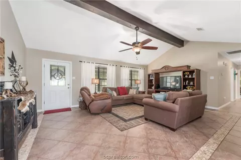 314 Greenleaf Ln, Bryan, TX 77808 photo 4