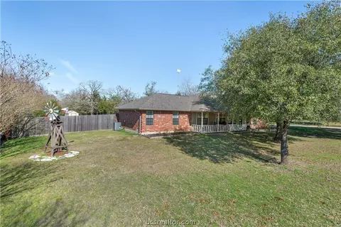 314 Greenleaf Ln, Bryan, TX 77808 photo 1