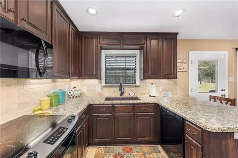 314 Greenleaf Ln, Bryan, TX 77808 photo 8