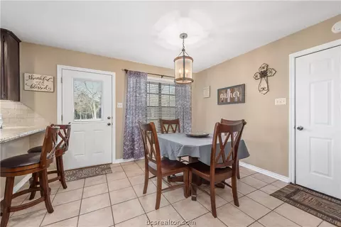 314 Greenleaf Ln, Bryan, TX 77808 photo 9