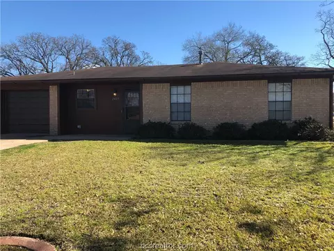 2401 Wilhelm Dr, Bryan, TX 77803 photo 1