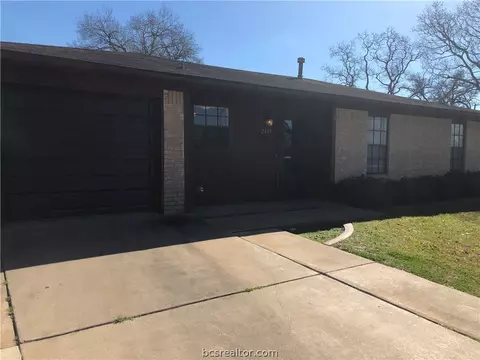2401 Wilhelm Dr, Bryan, TX 77803 photo 2