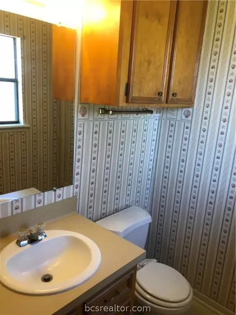 2401 Wilhelm Dr, Bryan, TX 77803 photo 9