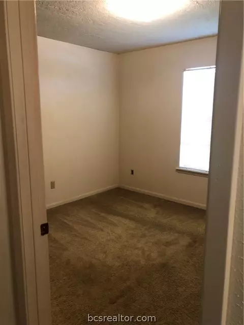 2401 Wilhelm Dr, Bryan, TX 77803 photo 11
