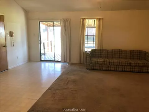 2401 Wilhelm Dr, Bryan, TX 77803 photo 3
