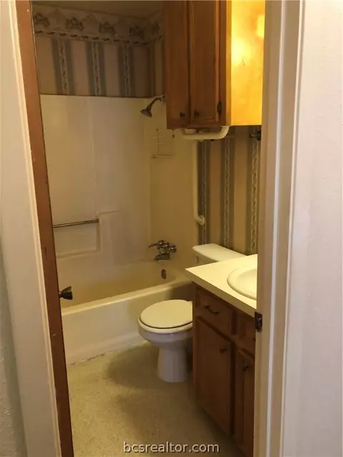 2401 Wilhelm Dr, Bryan, TX 77803 photo 8