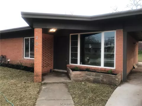 201 Tee Dr, Bryan, TX 77801 photo 1