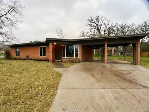 201 Tee Dr, Bryan, TX 77801 photo 2