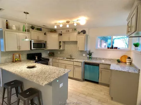 201 Tee Dr, Bryan, TX 77801 photo 7