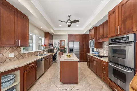 4300 Birchcrest Ln, Bryan, TX 77802 photo 7