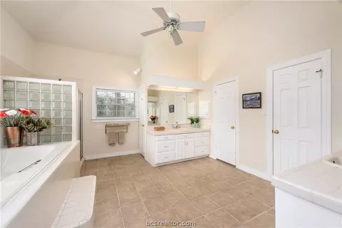 4300 Birchcrest Ln, Bryan, TX 77802 photo 17