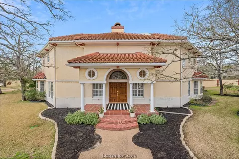 4300 Birchcrest Ln, Bryan, TX 77802 photo 2