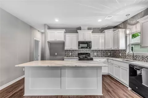 1807 Bamboo St, Bryan, TX 77803 photo 2