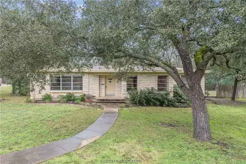 520 Wayside Dr, Bryan, TX 77802 photo 2