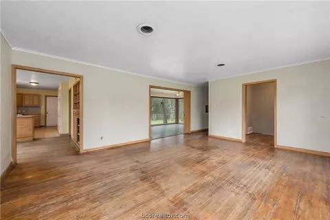 520 Wayside Dr, Bryan, TX 77802 photo 4