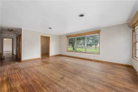 520 Wayside Dr, Bryan, TX 77802 photo 6