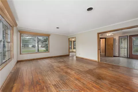520 Wayside Dr, Bryan, TX 77802 photo 5